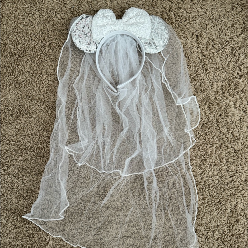 Bride Mouse Ears with Veil